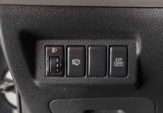 Подержанный автомобиль Nissan X-Trail 2007 года (17 фото)