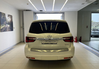 Подержанный автомобиль Infiniti QX80 2019 года (5 фото)