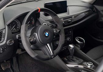 Подержанный автомобиль BMW X1 2011 года (11 фото)