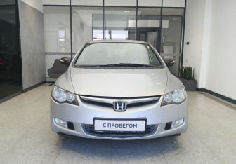 Подержанный автомобиль Honda Civic Sedan 2008 года (2 фото)