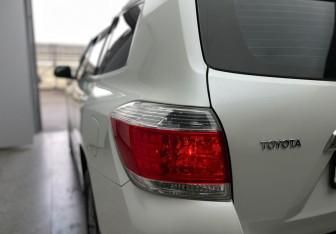 Подержанный автомобиль Toyota Highlander 2013 года (9 фото)