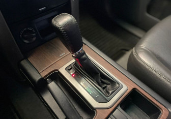 Подержанный автомобиль Toyota Land Cruiser Prado 2010 года (16 фото)