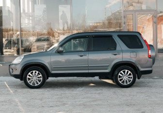 Подержанный автомобиль Honda CR-V 2005 года (8 фото)