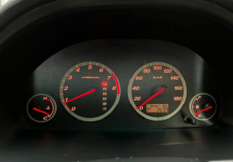 Подержанный автомобиль Honda CR-V 2002 года (11 фото)