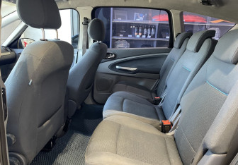 Подержанный автомобиль Ford S-MAX 2007 года (9 фото)