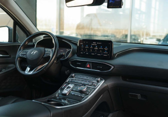 Подержанный автомобиль Hyundai Santa Fe 2021 года (10 фото)
