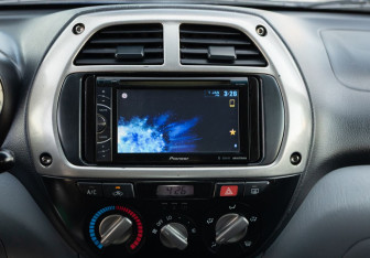 Подержанный автомобиль Toyota RAV4 2001 года (13 фото)