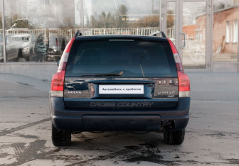 Подержанный автомобиль Volvo XC70 2001 года (6 фото)