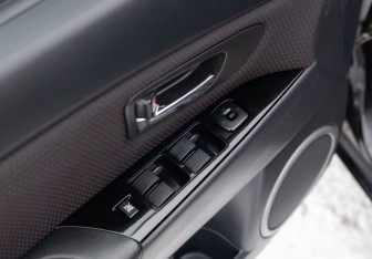 Подержанный автомобиль Mazda 3 Hatchback 2008 года (17 фото)