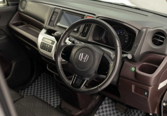 Подержанный автомобиль Honda N-WGN 2014 года (11 фото)