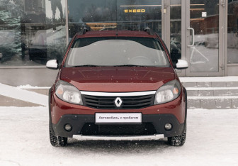 Подержанный автомобиль Renault Sandero 2013 года (2 фото)