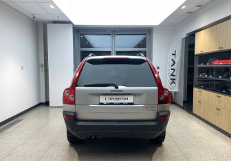 Подержанный автомобиль Volvo XC90 2004 года (5 фото)