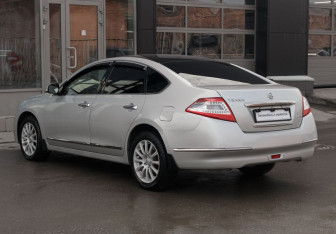 Подержанный автомобиль Nissan Teana 2011 года (7 фото)