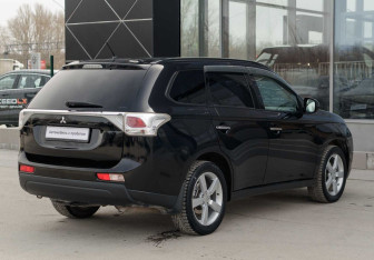 Подержанный автомобиль Mitsubishi Outlander 2012 года (5 фото)