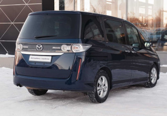 Подержанный автомобиль Mazda Biante 2009 года (5 фото)
