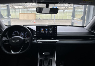 Подержанный автомобиль Geely Emgrand 2023 года (10 фото)