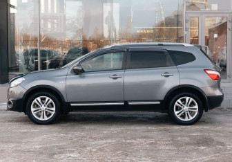 Подержанный автомобиль Nissan Qashqai+2 2013 года (8 фото)