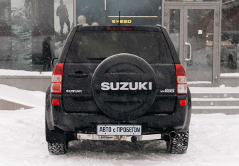 Подержанный автомобиль Suzuki Grand Vitara 2008 года (6 фото)