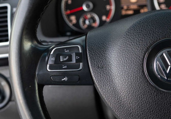 Подержанный автомобиль Volkswagen Touran 2011 года (12 фото)