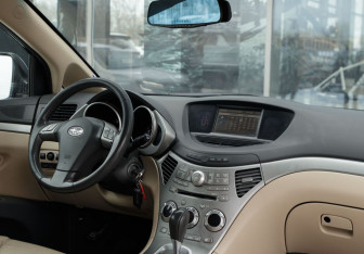 Подержанный автомобиль Subaru Tribeca 2007 года (10 фото)