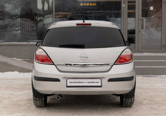 Подержанный автомобиль Opel Astra Hatchback 2006 года (6 фото)