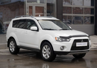 Подержанный автомобиль Mitsubishi Outlander 2010 года (3 фото)
