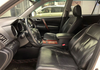 Подержанный автомобиль Toyota Highlander 2013 года (7 фото)