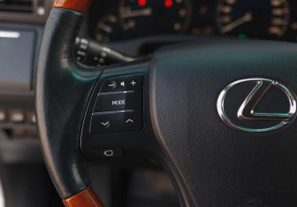 Подержанный автомобиль Lexus RX 2009 года (12 фото)