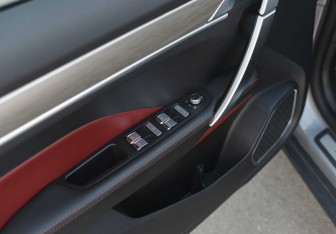 Подержанный автомобиль Geely Coolray 2022 года (18 фото)