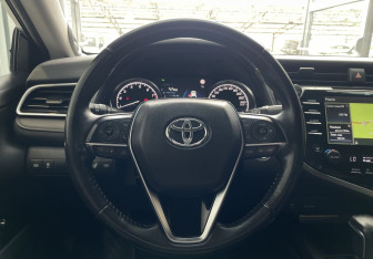 Подержанный автомобиль Toyota Camry Sedan 2018 года (12 фото)