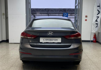 Подержанный автомобиль Hyundai Elantra Sedan 2016 года (5 фото)