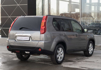 Подержанный автомобиль Nissan X-Trail 2008 года (5 фото)