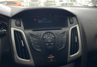 Подержанный автомобиль Ford Focus Hatchback 2013 года (13 фото)