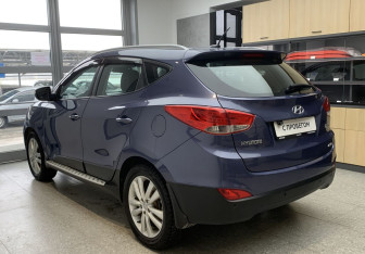 Подержанный автомобиль Hyundai ix35 2011 года (6 фото)