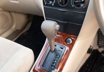 Подержанный автомобиль Toyota Corolla Sedan 2002 года (14 фото)