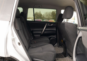 Подержанный автомобиль Toyota Highlander 2012 года (20 фото)