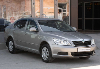 Подержанный автомобиль Skoda Octavia Liftback 2012 года (3 фото)