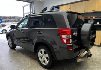 Подержанный автомобиль Suzuki Grand Vitara 2008 года (6 фото)