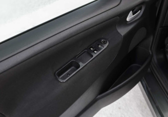 Подержанный автомобиль Peugeot 207 Hatchback 2007 года (16 фото)