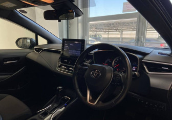 Подержанный автомобиль Toyota Corolla Hatchback 2020 года (13 фото)