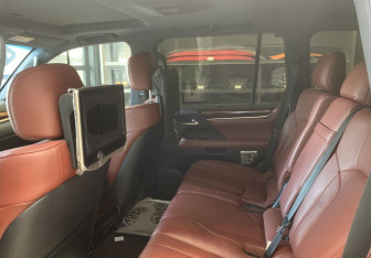 Подержанный автомобиль Lexus LX 2016 года (13 фото)