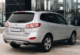Подержанный автомобиль Hyundai Santa Fe 2011 года (5 фото)