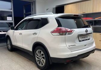 Подержанный автомобиль Nissan X-Trail 2015 года (7 фото)