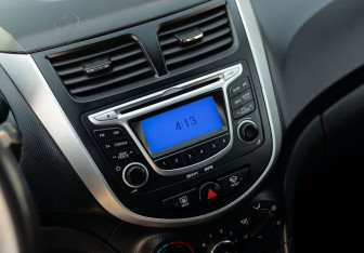 Подержанный автомобиль Hyundai Solaris Hatchback 2011 года (14 фото)