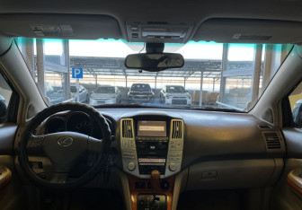 Подержанный автомобиль Lexus RX 2004 года (7 фото)