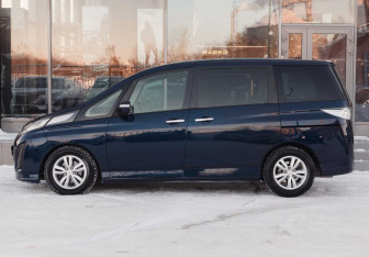 Подержанный автомобиль Mazda Biante 2009 года (8 фото)
