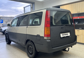 Подержанный автомобиль Honda Stepwgn 1998 года (4 фото)