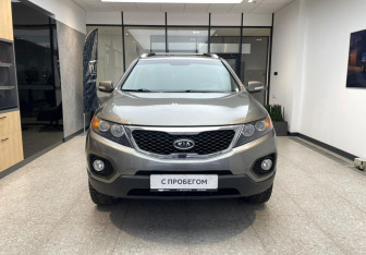 Подержанный автомобиль Kia Sorento 2012 года (2 фото)