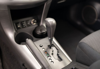 Подержанный автомобиль Toyota RAV4 2006 года (17 фото)