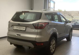 Подержанный автомобиль Ford Kuga 2018 года (4 фото)
